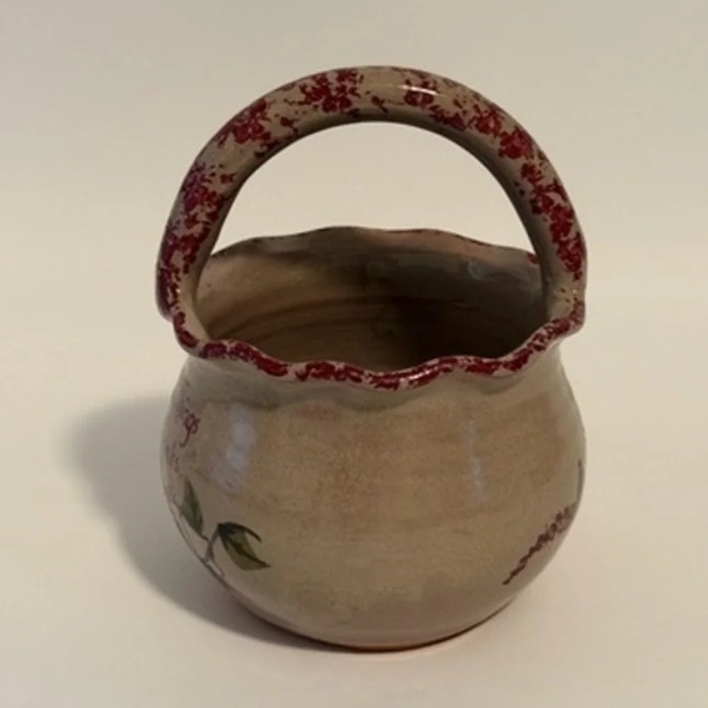Pigeon Switch Pottery Hand Painted Give Thanks Ruffled Basket Signed Penni 2001